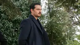 Çağatay Ulusoy ailesiyle Bulgaristan'a gitti! Babasının köyündeki görüntüleri gündem oldu