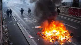 Fransa'da Protestolar Büyüyor! Hükümet Orduyu Devreye Sokuyor, Paris'te Sokağa Çıkma Yasağı