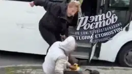 Rusya'da minibüste taciz iddiası! Kadın yolcu adamı darbetti