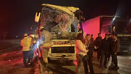 Edirne'de feci trafik kazası: Tur otobüsü ile tır çarpıştı, 10 yaralı