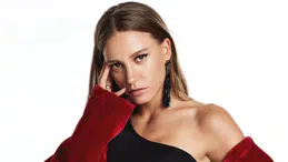 Serenay Sarıkaya'ya Restoranda Gizemli Not! Kimden Geldiği Ortaya Çıktı