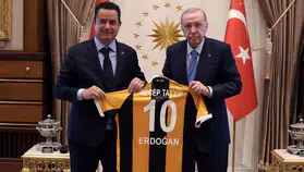 Acun Ilıcalı, Cumhurbaşkanı Erdoğan'a Hull City forması hediye etti