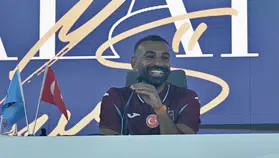 Trabzon'da tarihi akşam! Salah binlerce kişinin önünde imza attı