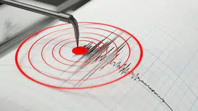 Japonya'da 7.4 büyüklüğünde deprem!