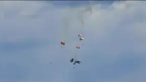 ABD'de savaş jetleri havada çarpıştı: Pilotlar paraşütle kurtuldu