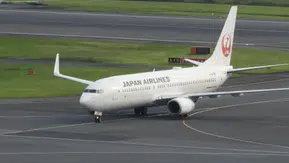 Japonya’da yolcu uçağı acil iniş yaptı: Kalkışta lastik patladı