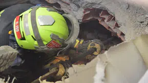 Venezuela'da depremde enkaz altında kalan 21 yaşındaki genç sağ kurtarıldı