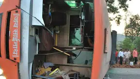 Hindistan'da otobüs faciası: 6 kişi hayatını kaybetti