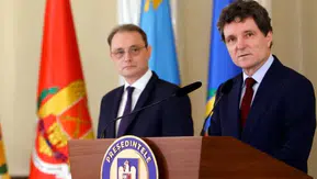 Romanya'da Niculescu dönemi: Yeni hükümet parlamentodan güvenoyu aldı