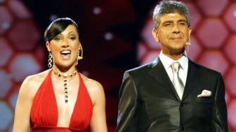 Ödül törenlerinin vazgeçilmez sunucusu Korhan Abay yıllar sonra ortaya çıktı!