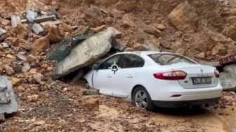 Maltepe’de istinat duvarı çöktü: Araçlar enkaz altında kaldı
