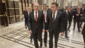 Yıllar sonra aynı karede: Mehmet Şimşek ile Ali Babacan, 29 Ekim resepsiyonunda bir araya geldi