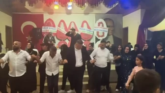 Türkiye 20 şehidine ağlarken belediye başkanı halay çekti