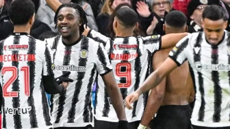 80 bin nüfuslu küçük kasabadan büyük zafer: St. Mirren şampiyon oldu