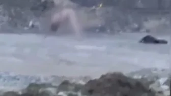 İzmit’te köprü altında çıplak halde bulunan şahsa polis müdahale etti