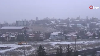 Kars'a mevsimin ilk karı yağdı