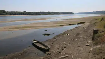 Tuna Nehri'nde su seviyesi düşüyor: Tekneler çamura saplandı