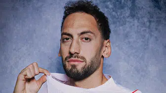 Görenler tanıyamadı! Hakan Çalhanoğlu tarzını değiştirdi