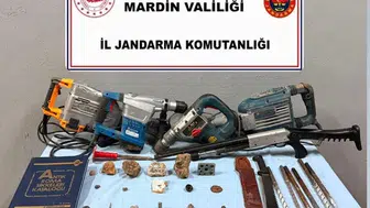 Mardin'de tarihi eser operasyonu: 1500 yıllık mozaik ele geçirildi