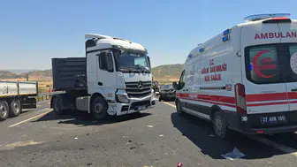 Otoyolu'da zincirleme kaza: Anne ve 3 yaşındaki oğlu hayatını kaybetti
