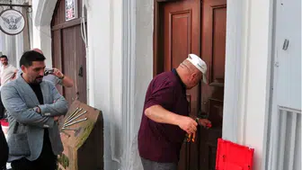 CHP Parti binasına çilingir yardımıyla girdiler!