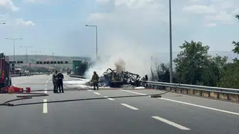 Kuzey Marmara Otoyolu'nda lastik yüklü tırda yangın çıktı