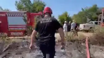 Düzce'de anız yangını: Ormana sıçramadan söndürüldü
