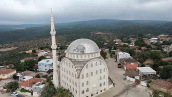 Bandırma'da caminin kubbesi şiddetli poyrazdan zarar gördü
