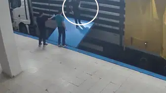 Firari şüpheli tırın gizli bölmesinde bulundu