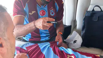 Mohamed Salah Türkiye'de! 61 numaralı formayı giydi, Trabzonspor taraftarına seslendi