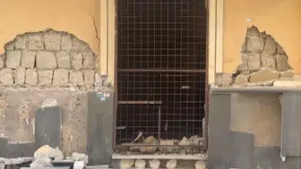 İtalya'da 4,7 büyüklüğündeki deprem binalarda hasara yol açtı