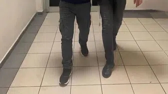 Kendisini polis olarak tanıtan dolandırıcı kuyumcuda altın alırken yakalandı