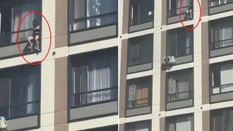 15. Kattan Düşen Genç, Bebek Arabasına Çarparak Hayatını Kaybetti!