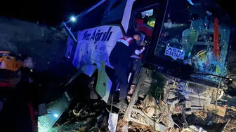 Amasya'da yolcu otobüsü tarlaya devrildi: 24 kişi yaralandı