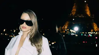 Serenay Sarıkaya Paris Moda Haftası'nda podyuma çıktı