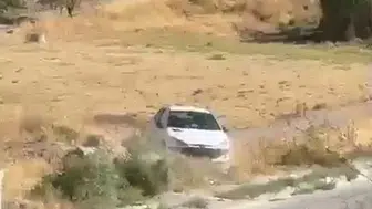 Adıyaman’da park halindeki otomobil şarampole yuvarlandı