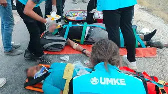 Elazığ'da işçileri taşıyan minibüs uçuruma yuvarlandı: 13 kişi yaralı