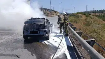 Hatay’da seyir halindeki otomobil yangın çıktı