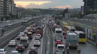 İstanbul’da trafik yoğunluğu yüzde 78 olarak ölçüldü