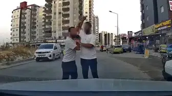 Adana’da sürücüden ehliyet isteyen sahte polis gözaltına alındı