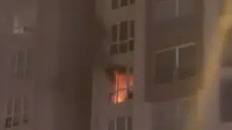Büyükçekmece’de 12 katlı binada yangın: Mahsur kalan 3 kişi kurtarıldı