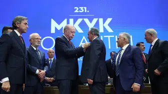 4 Belediye Başkanı AK Parti’ye katıldı: Rozetlerini Cumhurbaşkanı Erdoğan taktı