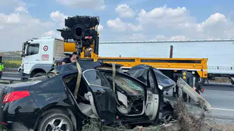 Tarsus'ta otomobil orta refüje çarptı: Sürücü hayatını kaybetti