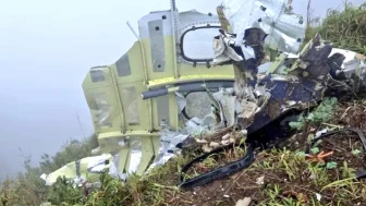 Endonezya’da kaybolan uçak bulundu: Kayıp 10 kişi aranıyor, 1 kişi hayatını kaybetti