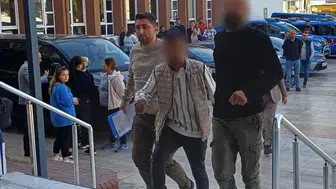 Yasak Aşkın Şok Edici Yüzleşmesi: Sevgilisinin Evinde Eşinin Karşısına Çıktı, Olaylar Gelişti!