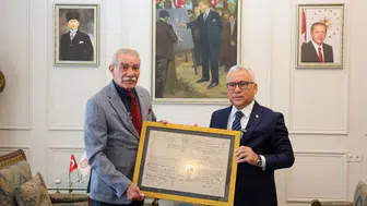Sibirya'da esir düşen yüzbaşının belgeleri 110 yıl sonra torununa teslim edildi