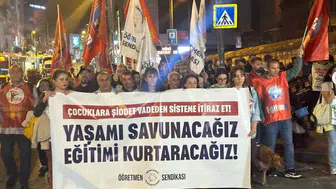 Kadıköy'de okullardaki saldırılar protesto edildi: Öğretmenlerden okullarda güvenlik çağrısı