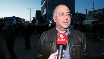 Halk TV önünde toplanan gazetecilerden kayyım tepkisi