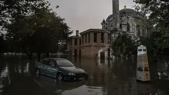 Kağıthane Deresi taştı! Tarihi Sadabad Camii'ni sel bastı