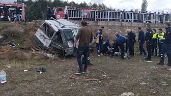 Hafif ticari araç şarampole yuvarlandı: 1 kişi hayatını kaybetti